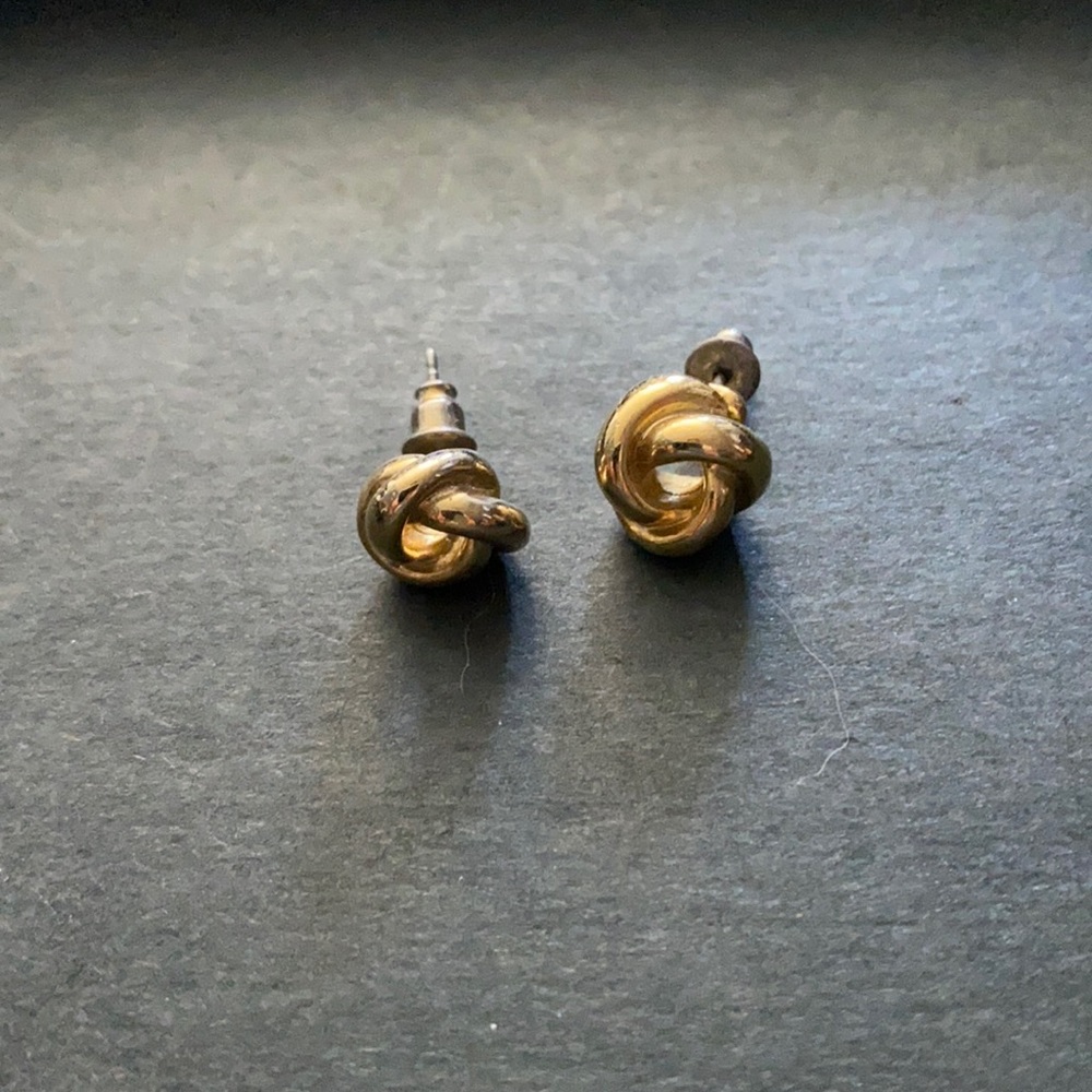 Gold knot earrings
